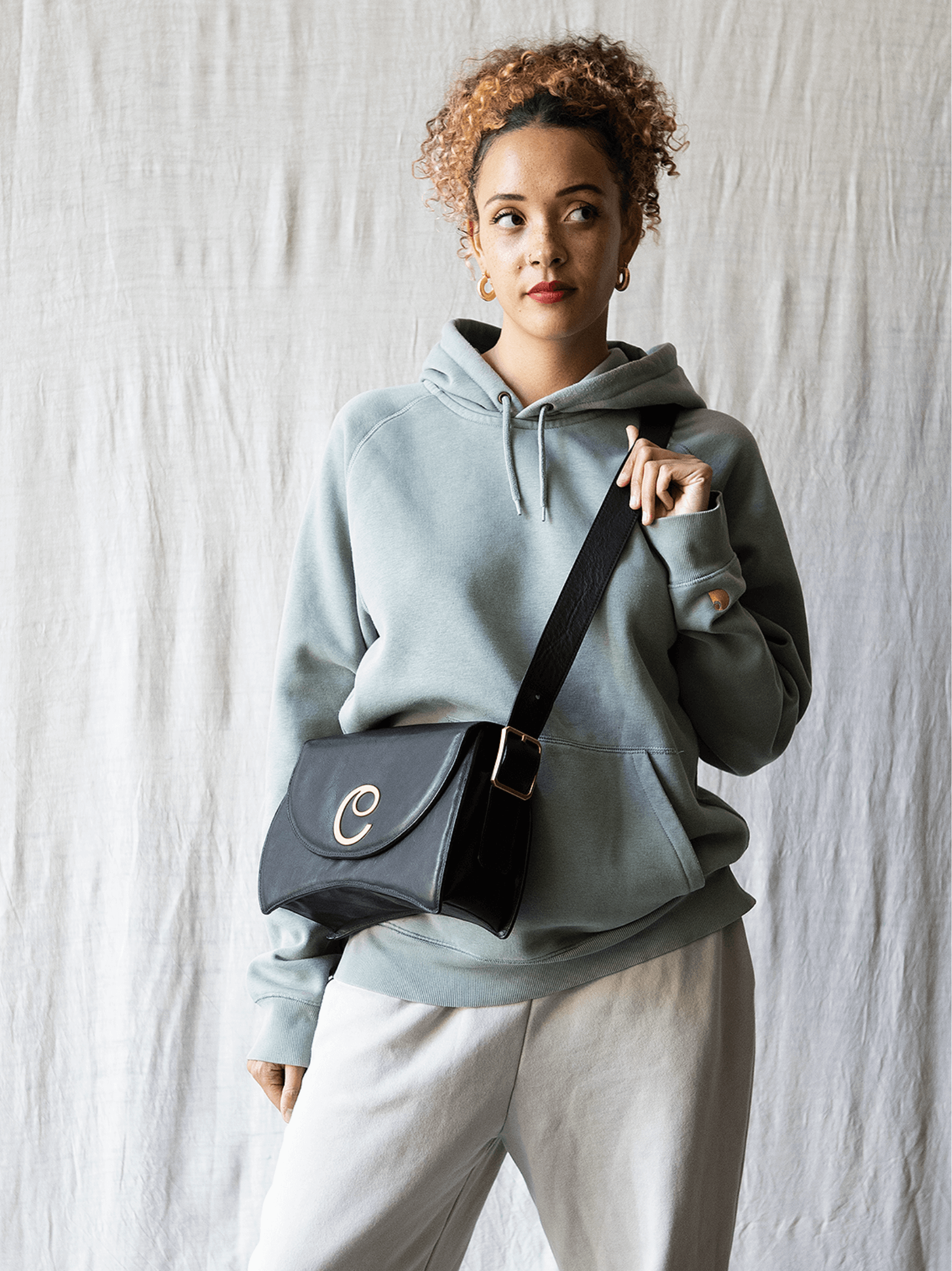 DELILAH LARGE SHOULDER BAG <br> Leather - Black