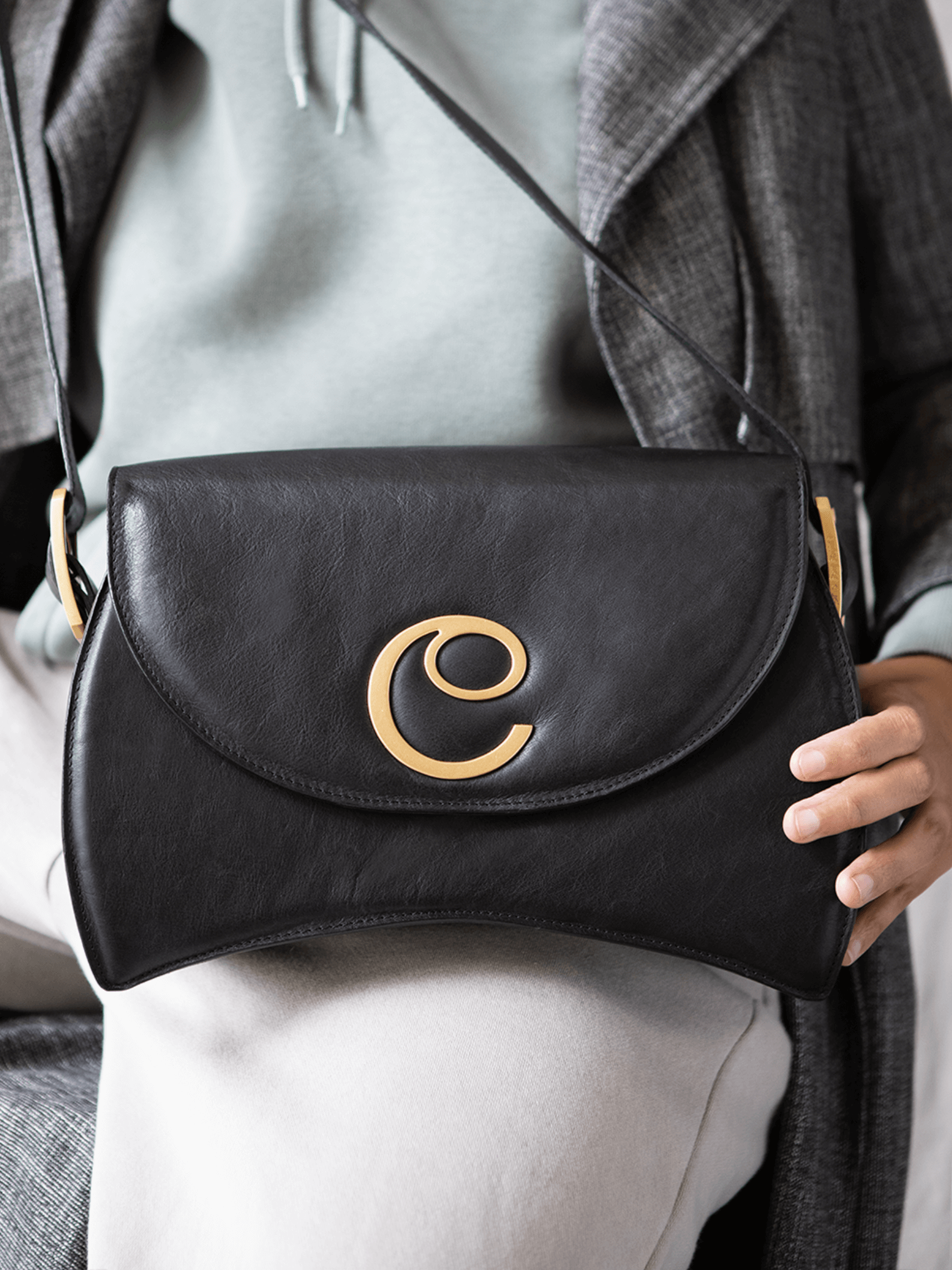 DELILAH LARGE SHOULDER BAG <br> Leather - Black